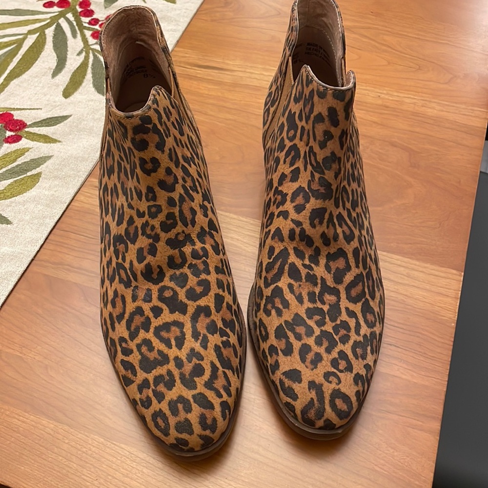 Seychelles Leopard pattered booties size 8.5